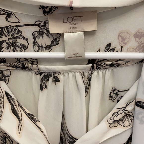 Loft Floral Blouse - Picture 3 of 4